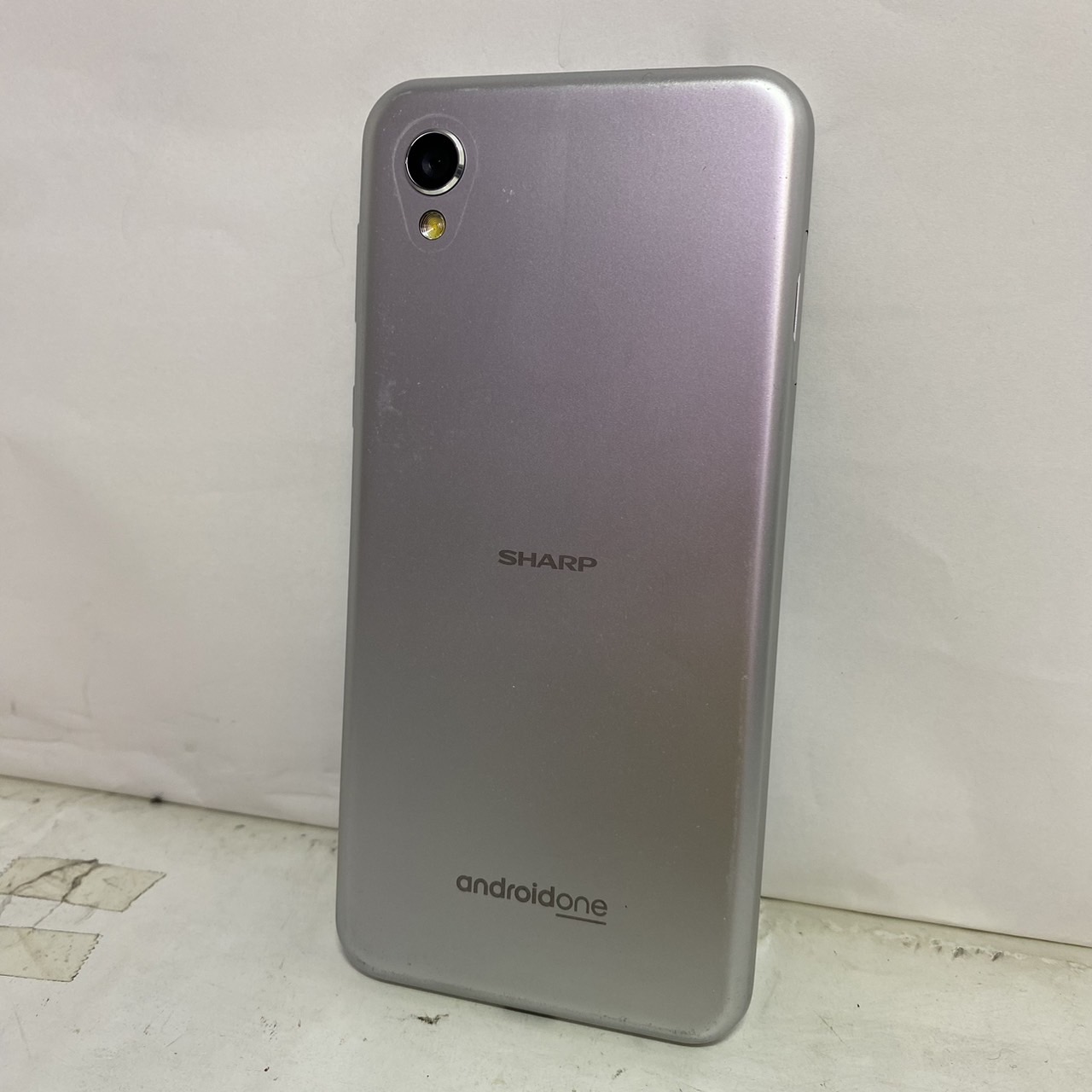 Android One S5 [クールシルバー]写真2