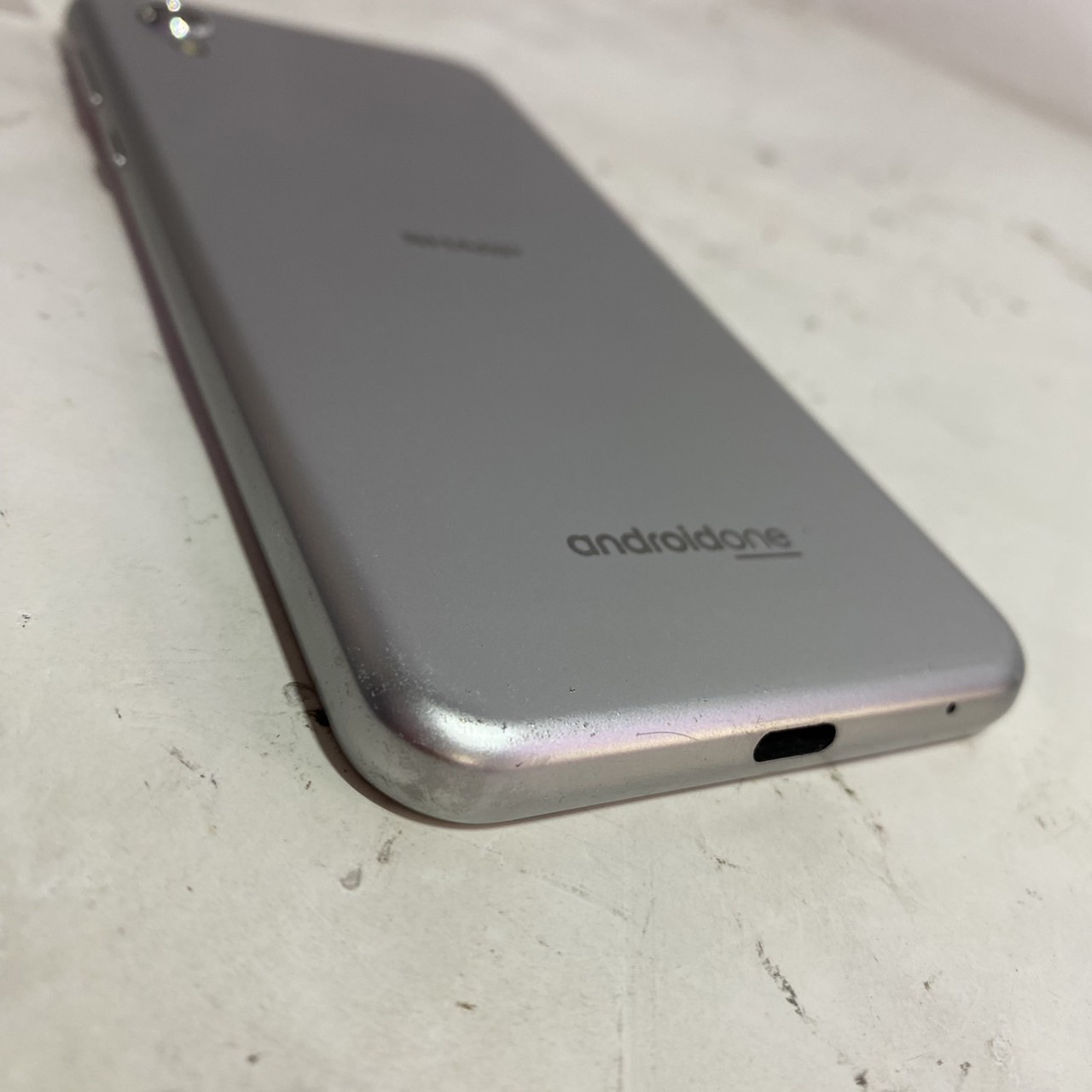 Android One S5 [クールシルバー]写真4