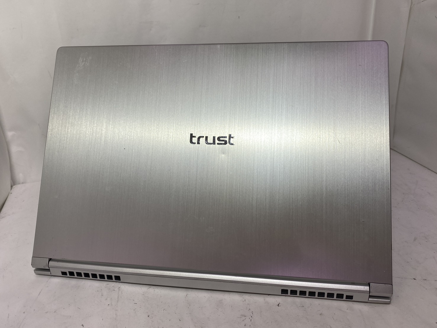 ①Atrust mt183写真4