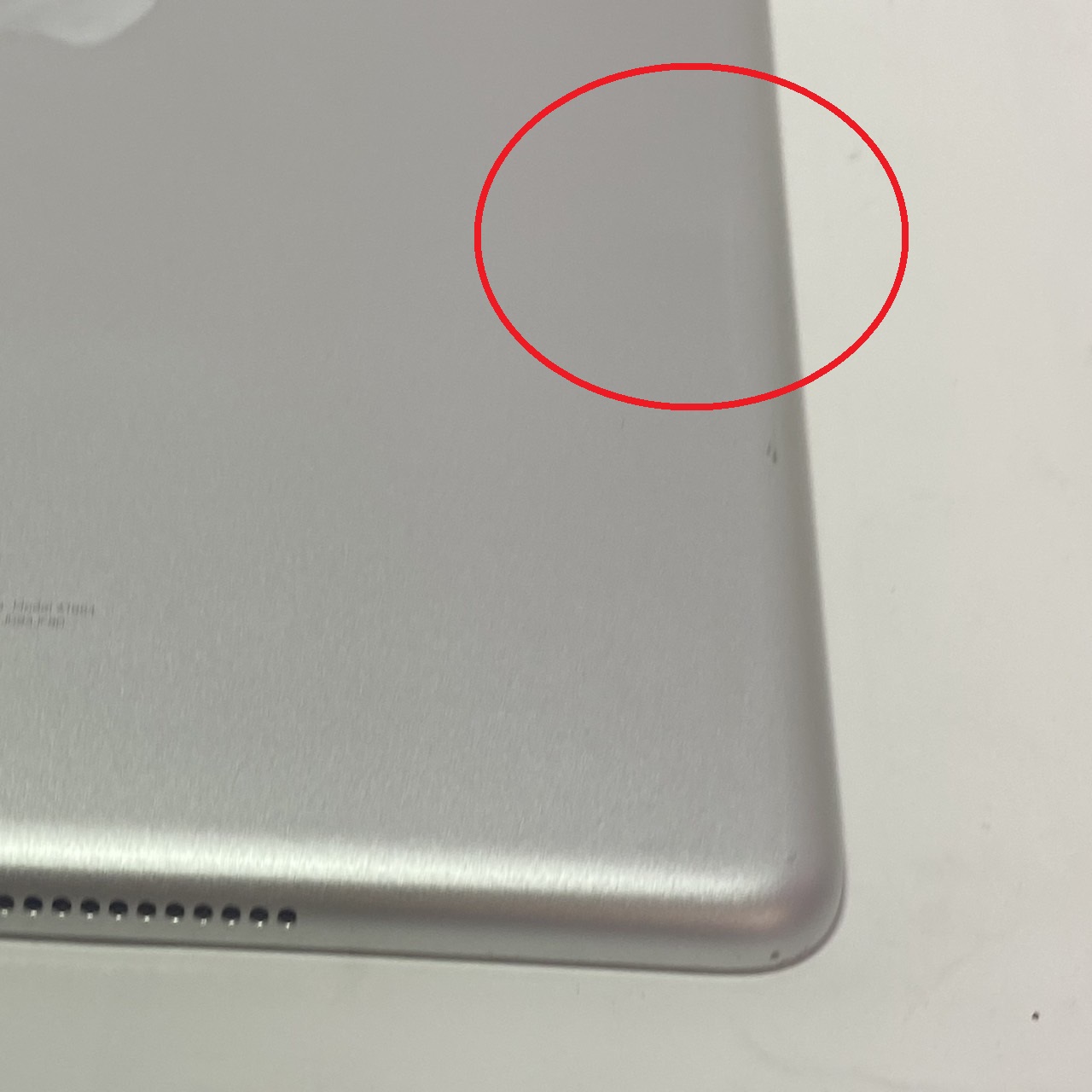 ④iPad 9.7インチ 第6世代 Wi-Fi+Cellular 32GB MR6P2J/A写真3