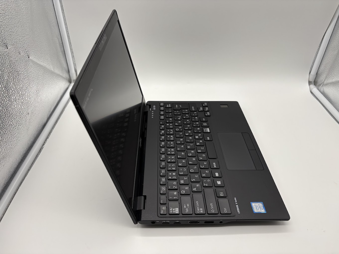 富士通8世代ノート LIFEBOOK U939/B写真2