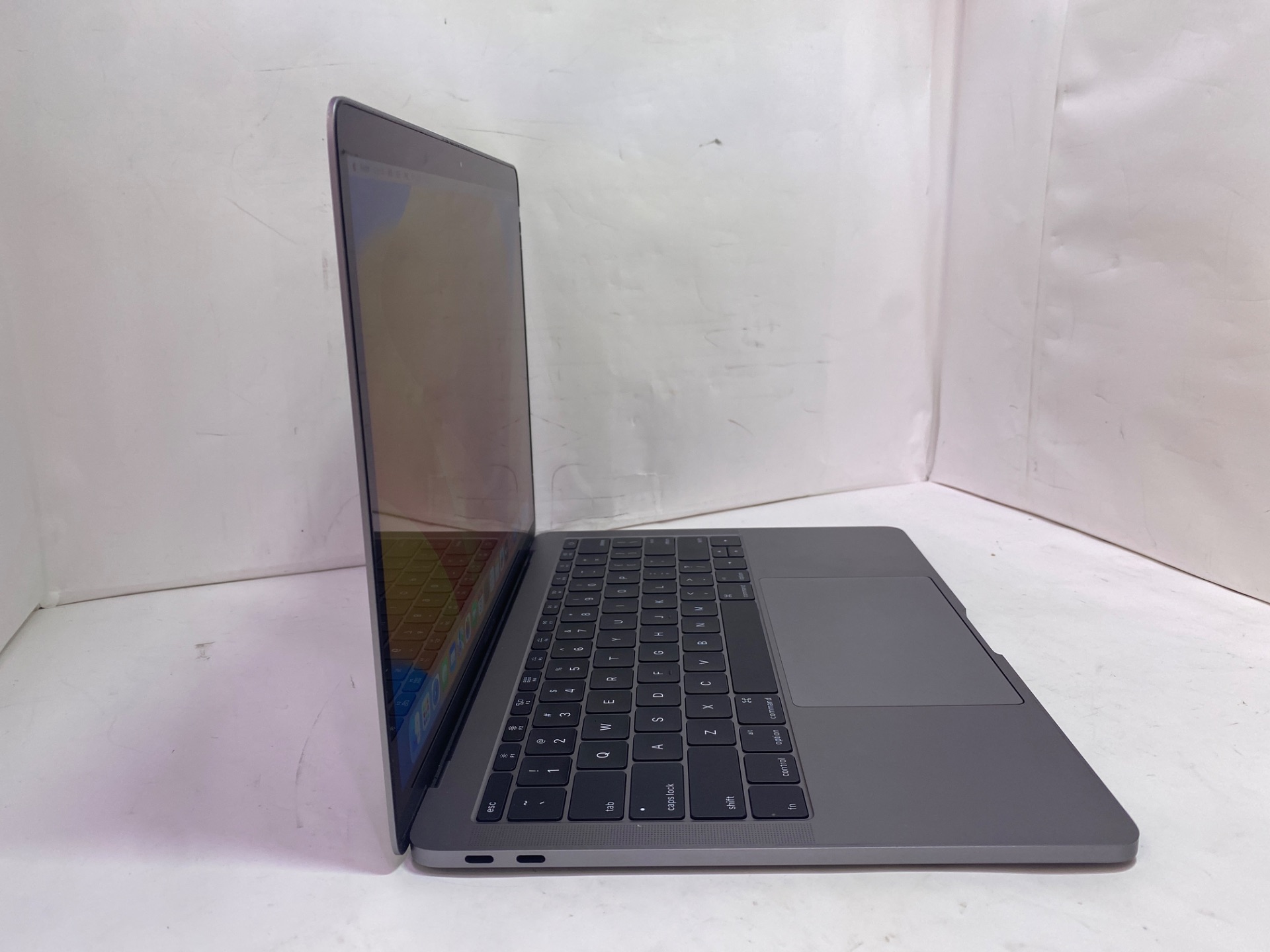 【B】MacBook Pro (13-inch, 2017, Two Thunderbolt 3 ports) A1708写真2