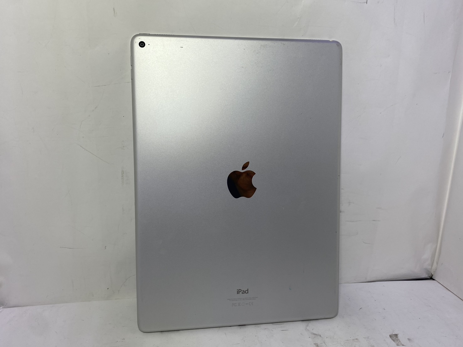 【D】iPad Pro 12.9インチ Wi-Fiモデル 128GB A1584写真2