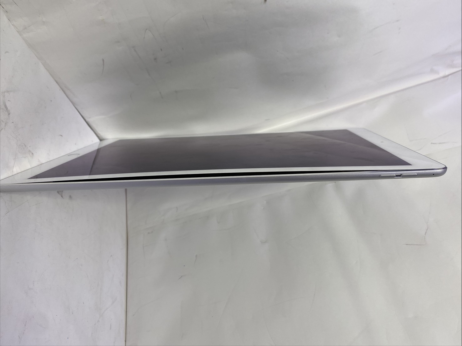 【D】iPad Pro 12.9インチ Wi-Fiモデル 128GB A1584写真3