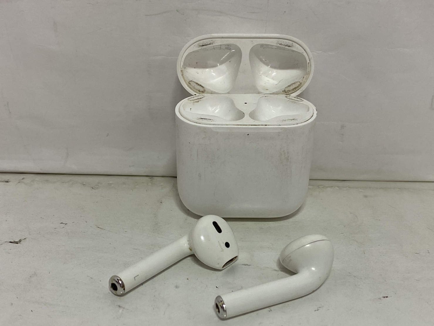 オーディオ機器Apple Airpods 第２世代 - ヘッドフォン/イヤフォン