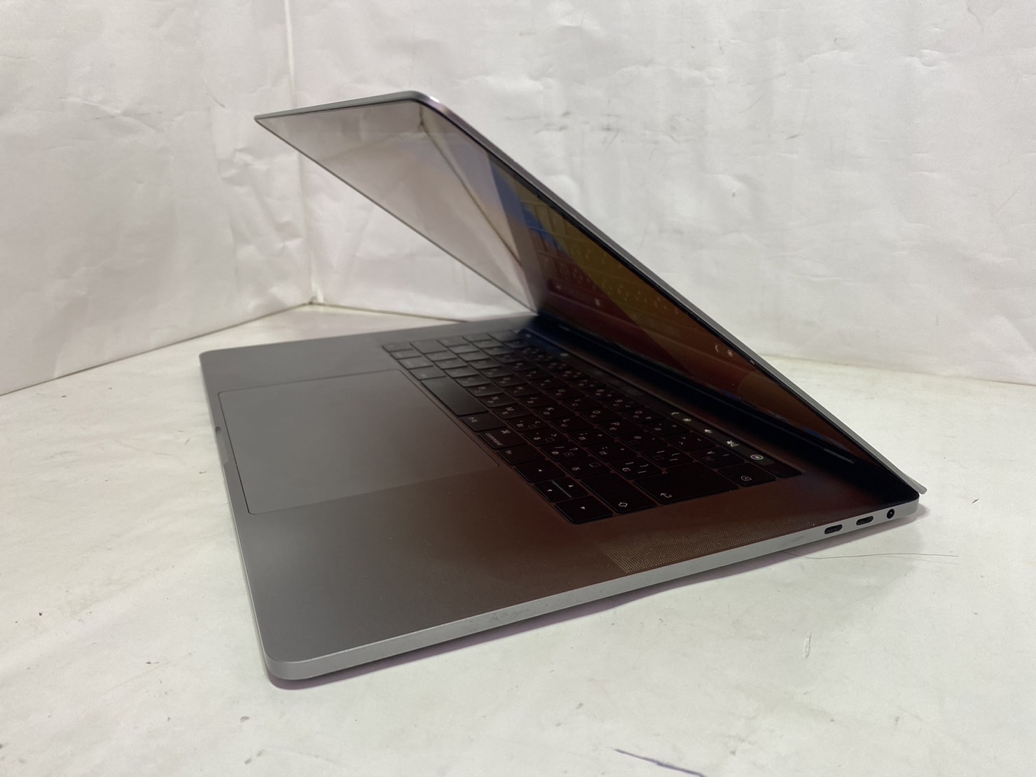 MacBook Pro 2018 A1990ノートPC