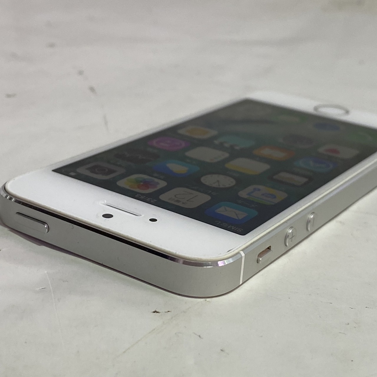 贅沢 【取引中】iPhone 16GBモデル シルバー 初代SE iPhone