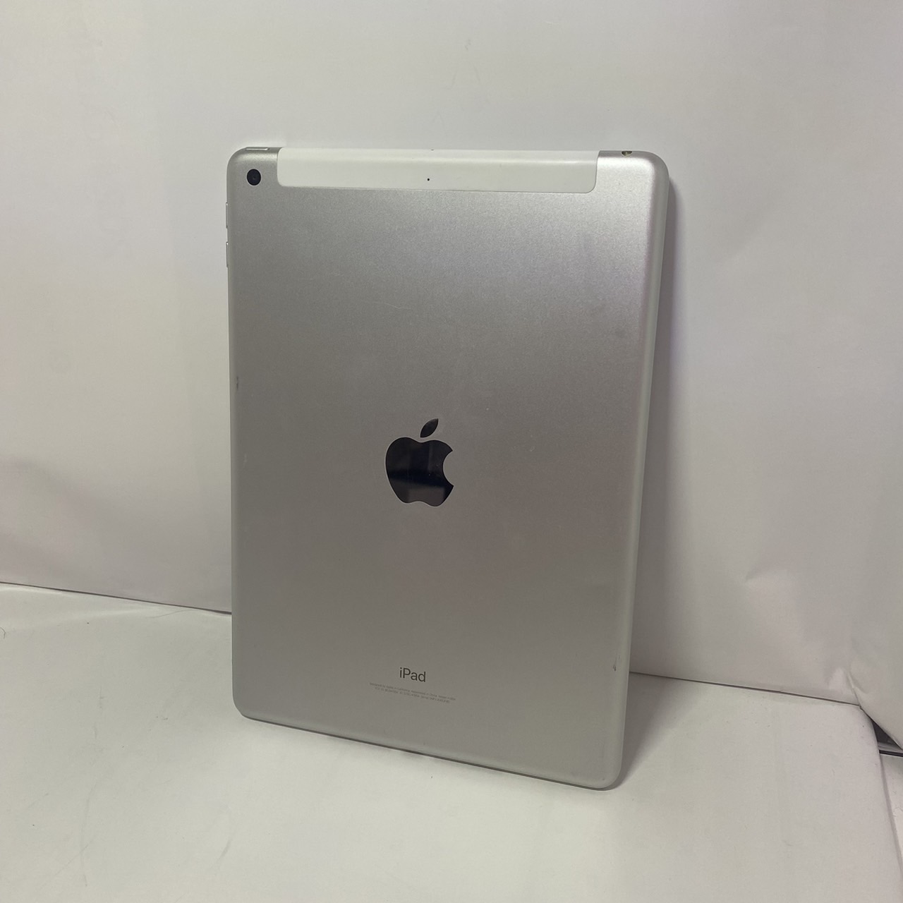 APPLE(アップル) iPad 9.7インチ 第6世代 Wi-Fi+Cellular 32GB MR6P2J