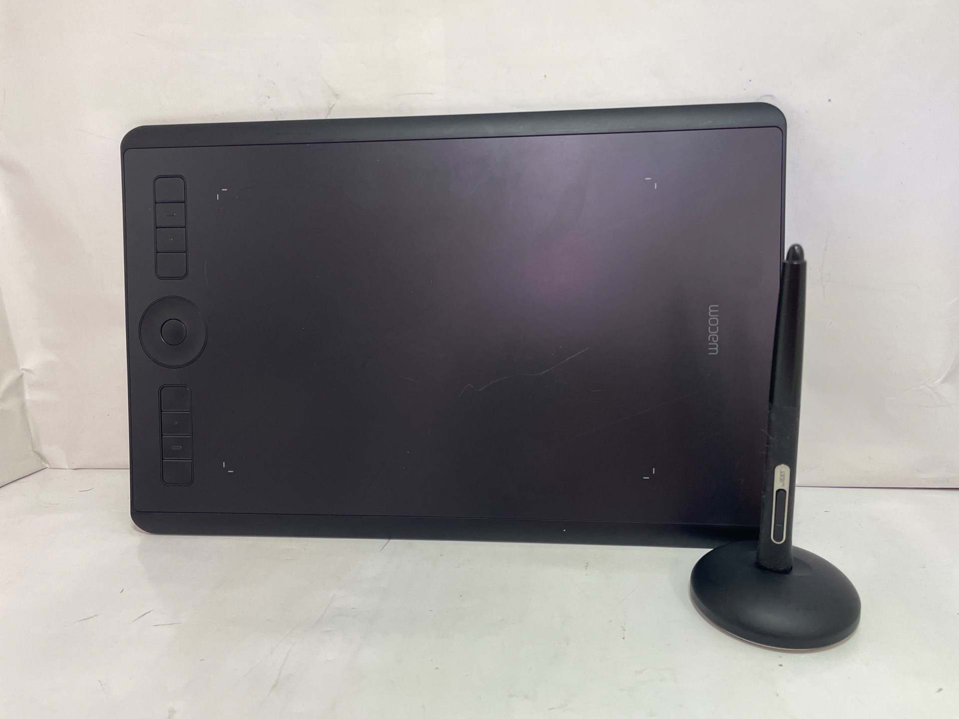 ワコム Intuos Pro Medium PTH-660/K0 [ブラック]