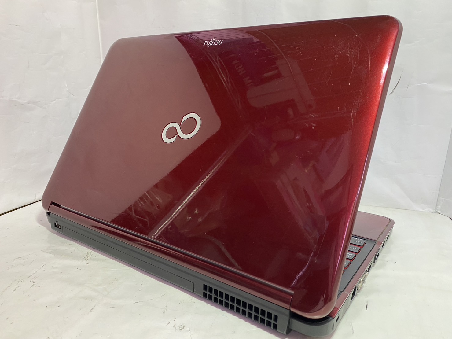 FUJITSU(富士通) LIFEBOOK AH54/E (FMVA54ER)の激安通販 - パソコン