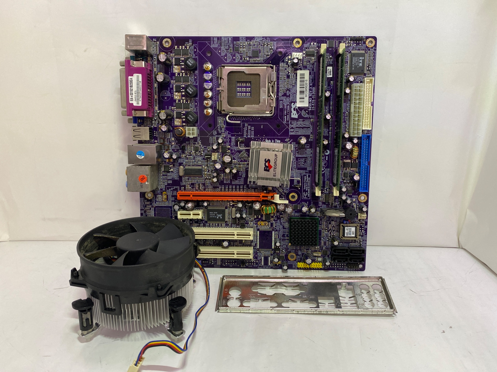 ECS 【現状品】ECS 945GCT-M3 REV:3.1 + メモリ2GB
