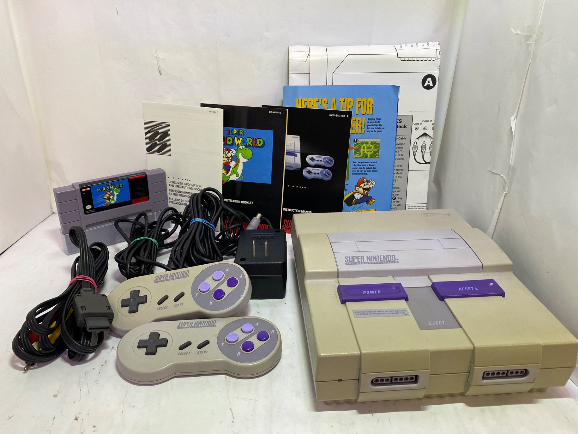 Nintendo Super Nintendo Entertainment System (SNES)