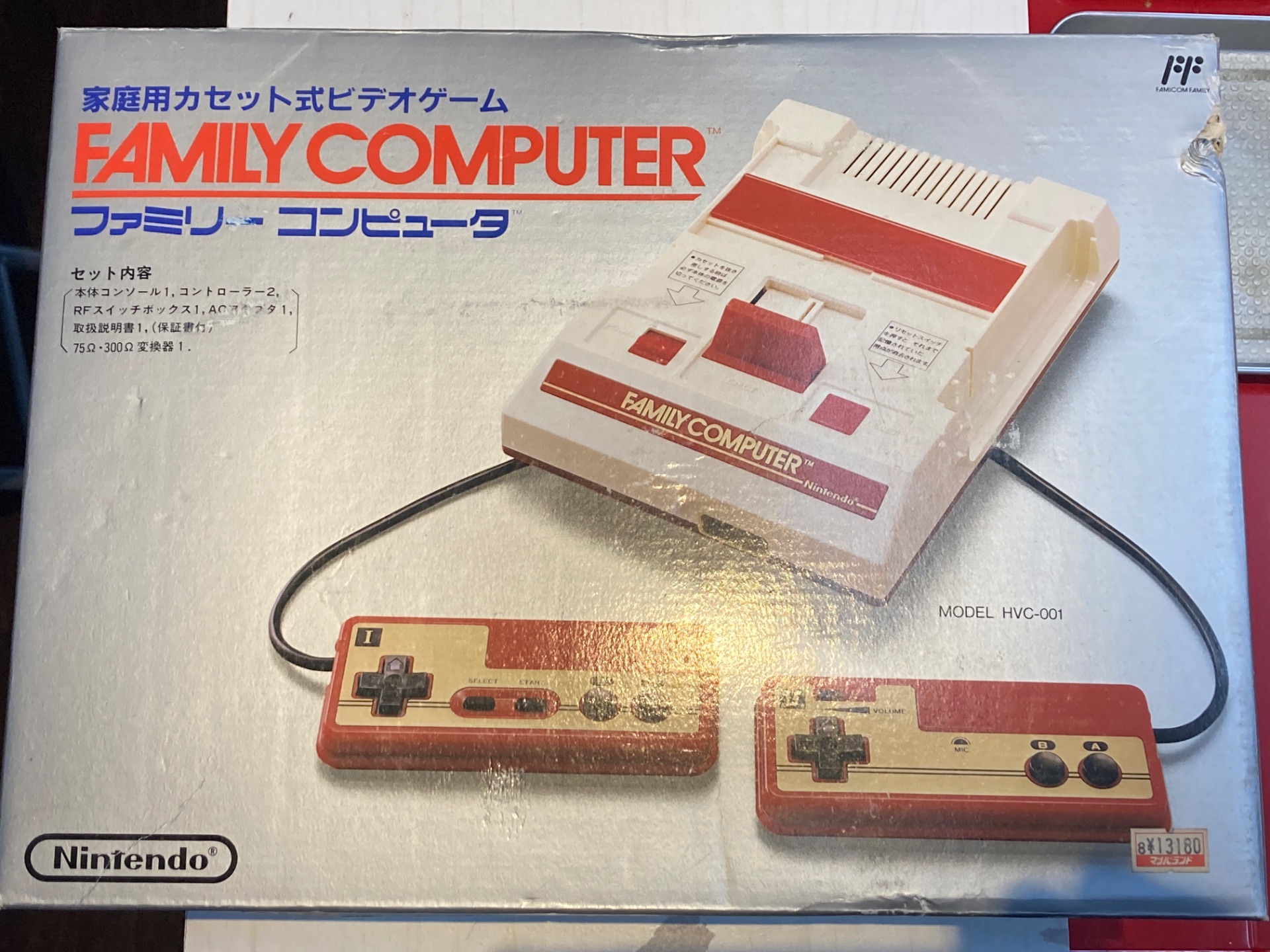 Nintendo ファミリーコンピュータ (HVC-001)