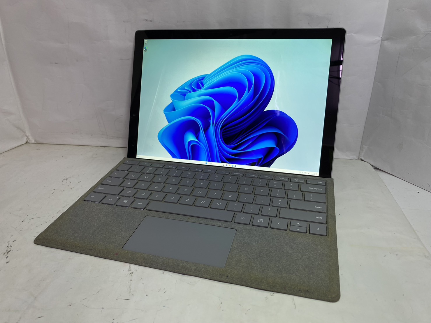 Surface Pro 5 モデル1796