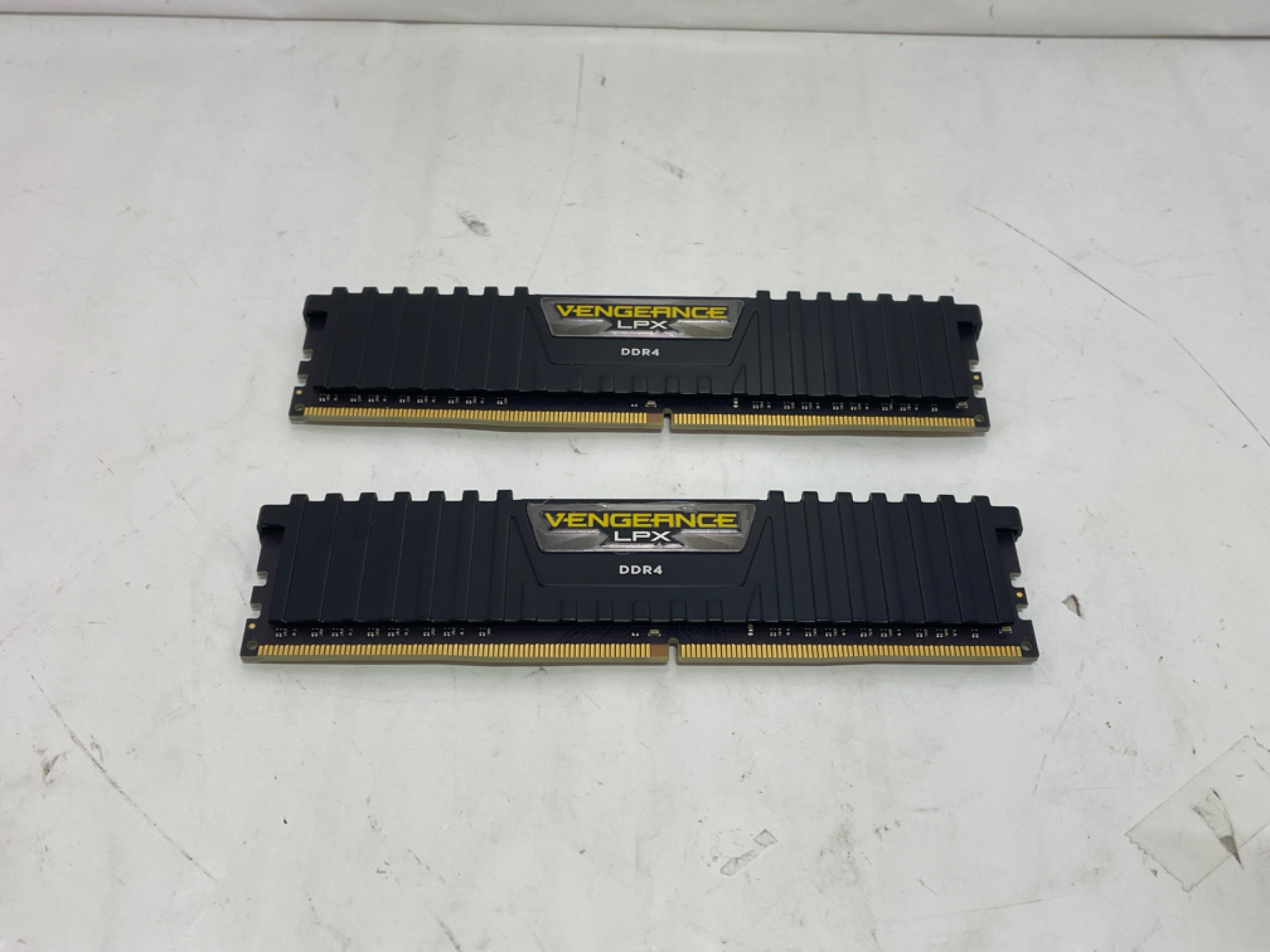 Corsair CMK16GX4M2A2666C16 [DDR4 PC4-21300 8GB 2枚組]