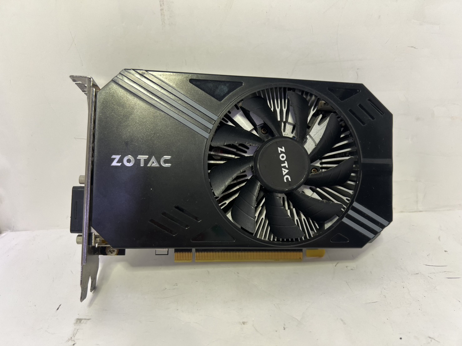 ZOTAC ZOTAC GeForce GTX 1060 6GB Single Fan ZT-P10600A-10L [PCIExp 6GB]