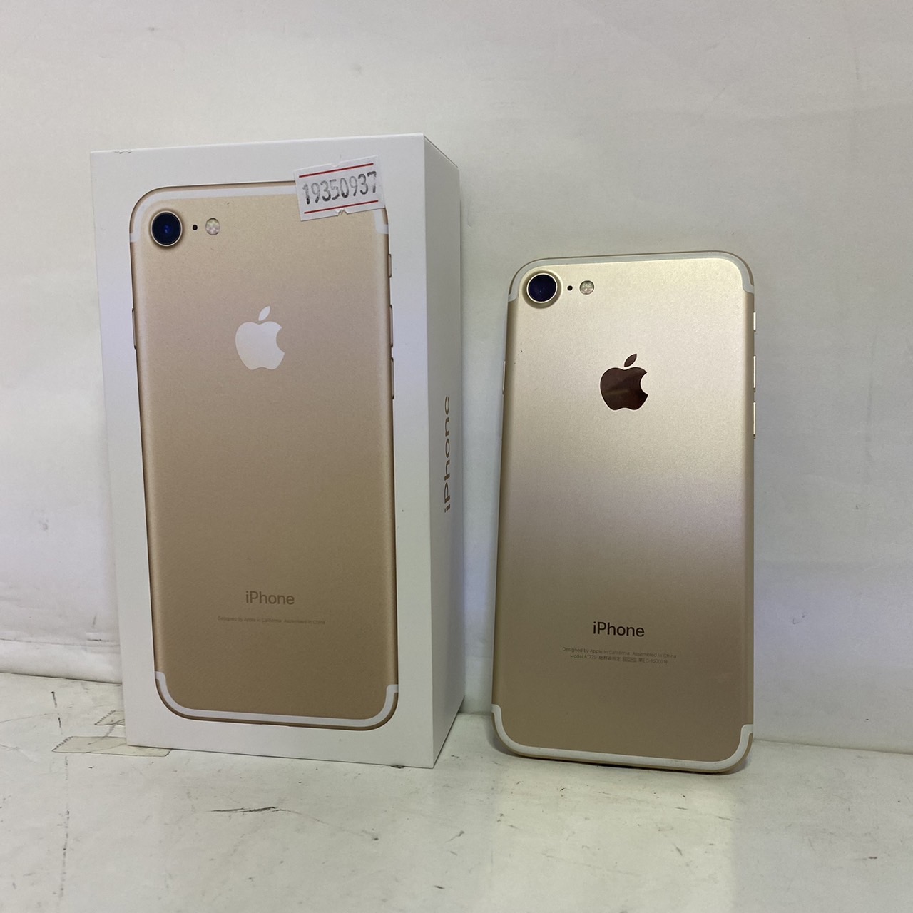 【A】iPhone8/64GB/352997096717450iPhone⇒対応回線