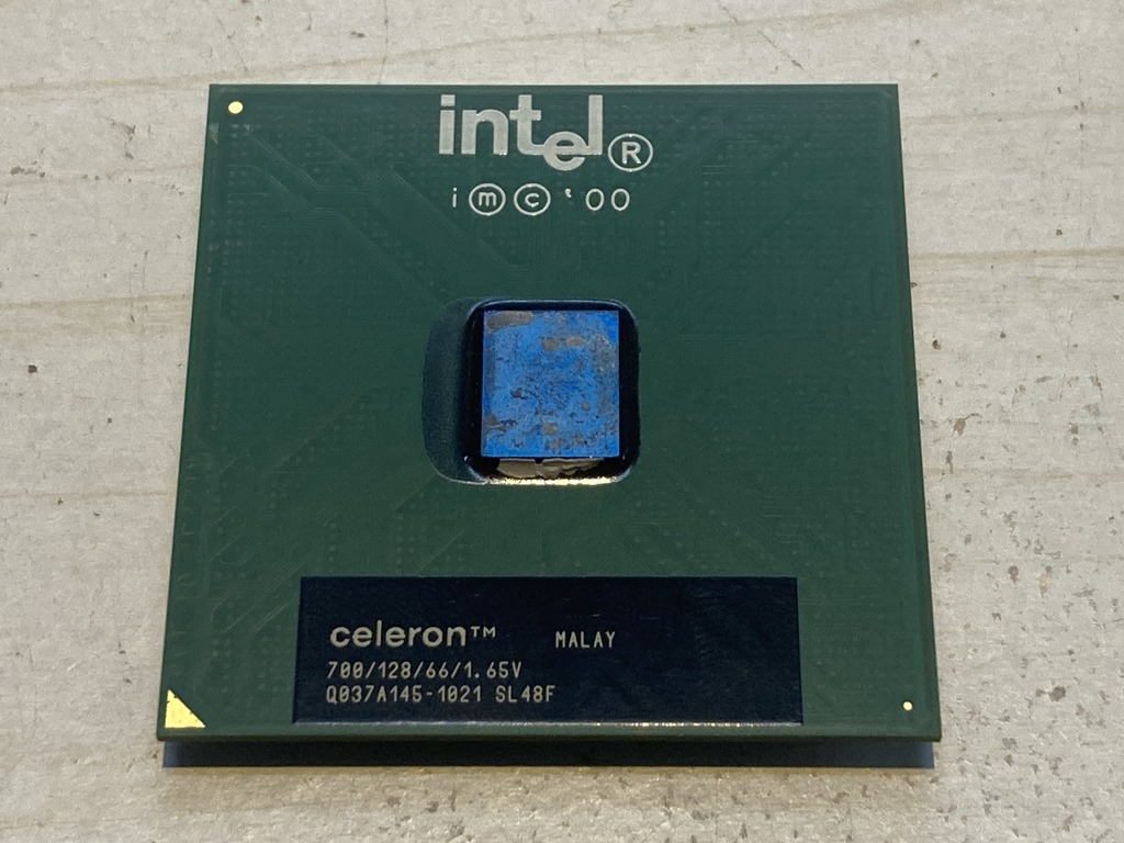 Intel(インテル) Celeron 700MHz